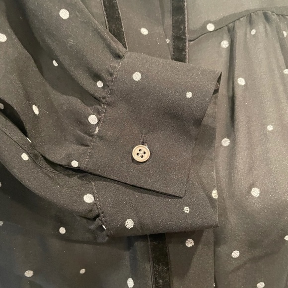 Club Monaco 100% silk shear black polka dot button front long sleeve size medium - Picture 4 of 9